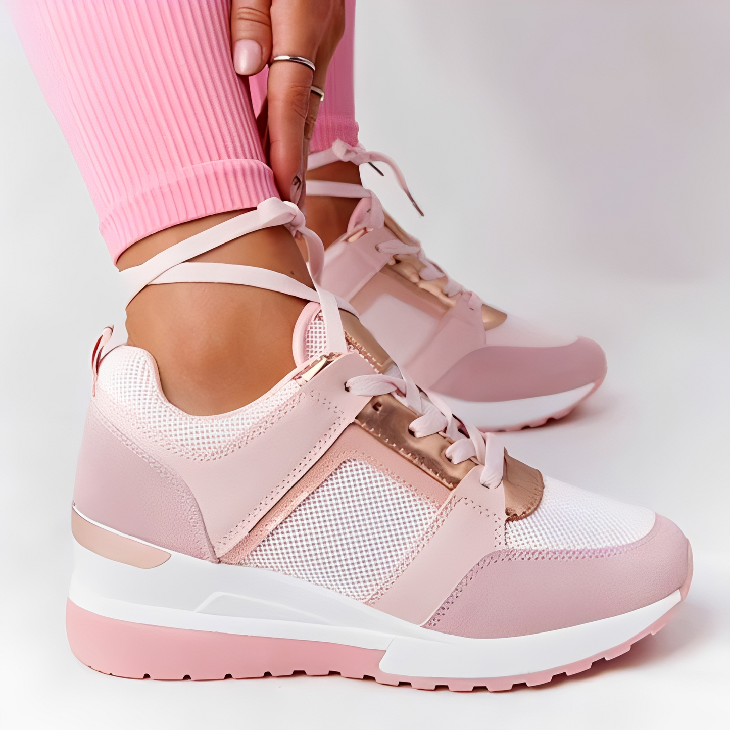 Jescah - Trendy Lace-Up Sneakers