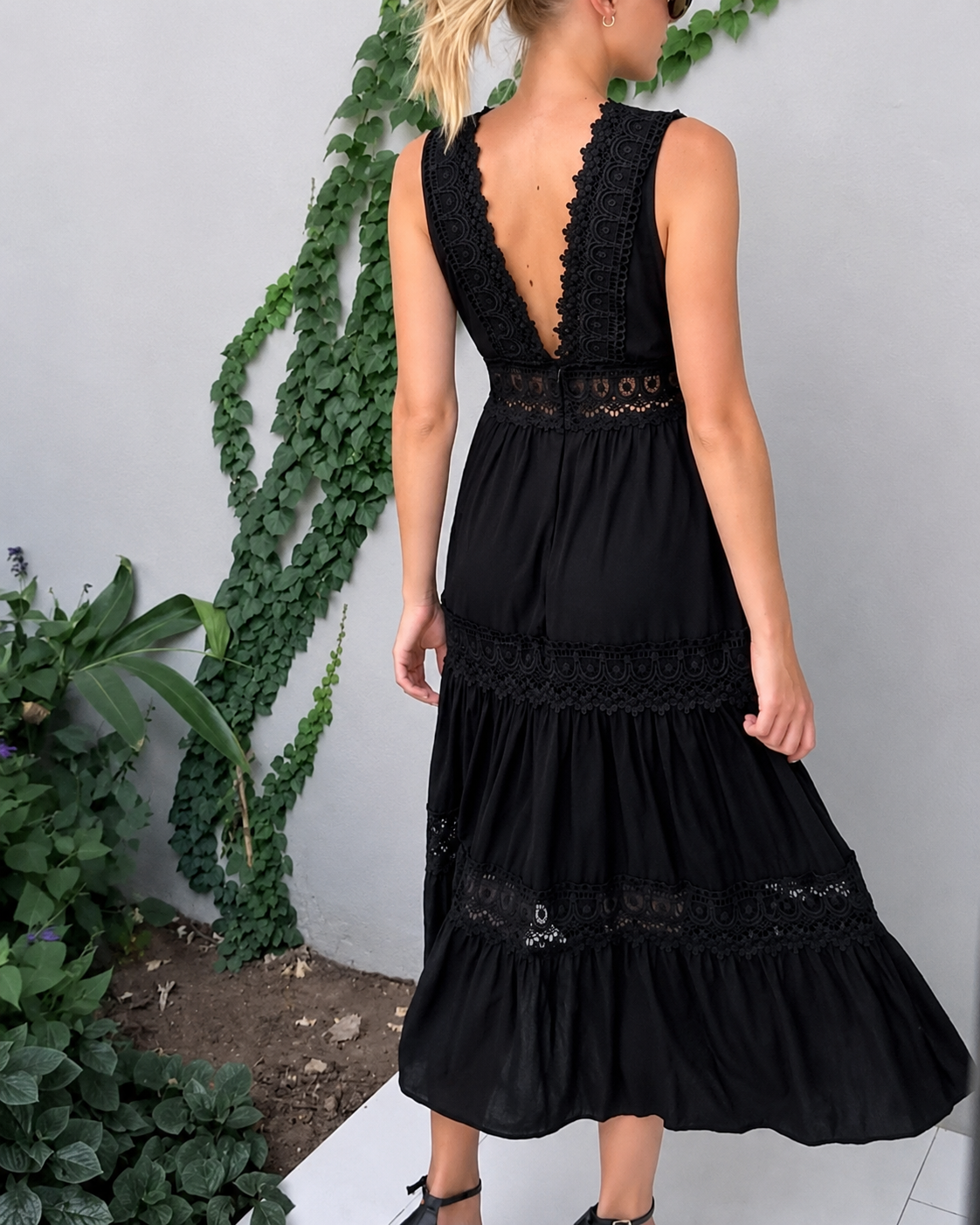 Shaquira - Elegant V-Neck Dress