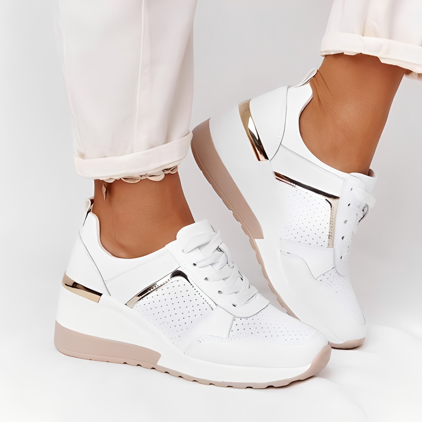 Jescah - Trendy Lace-Up Sneakers